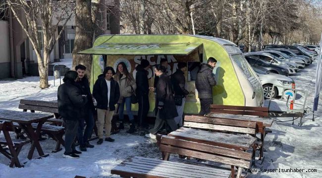 Kayseri'de öğrencilere sıcak çorba ikramı