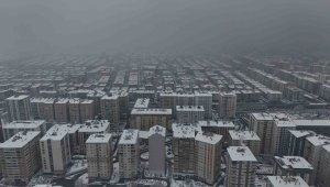 Kayseri'ye lapa lapa kar yağdı