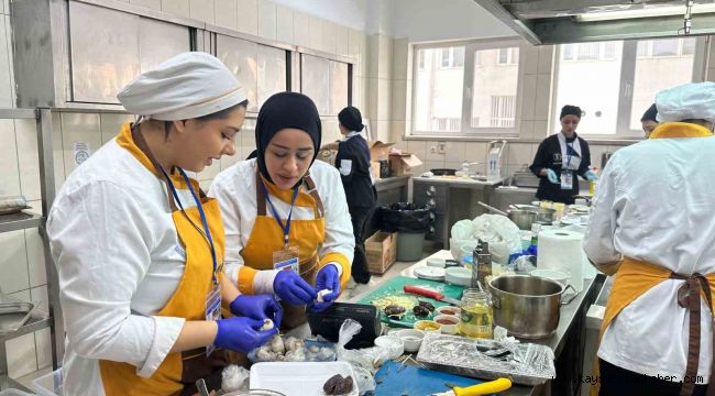 Öğrenciler en iyi yemeği yapmak için yarıştı
