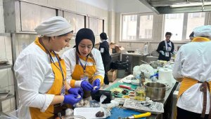 Öğrenciler en iyi yemeği yapmak için yarıştı