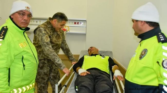 Polis aracı ile otomobil çarpıştı