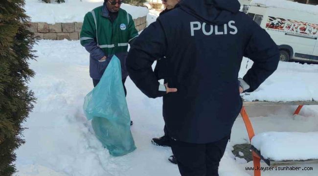 Talas Belediyesi personeli bulduğu parayı polise teslim etti