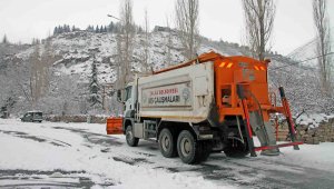 Talas'ta kar temizliği ara vermeden sürüyor