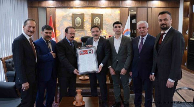 Vali Çiçek, Kültür ve turizm Müdürü Dursun'u kabul etti