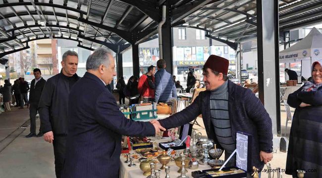 Antikacılar Ramazan'da pazarda buluşuyor