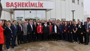 Başhekim Özcan'dan Bakan Memişoğlu'na anlamlı hediye