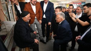 Başkan Büyükkılıç'tan Bünyanlı çiftçilere tohum dikme makinesi desteği