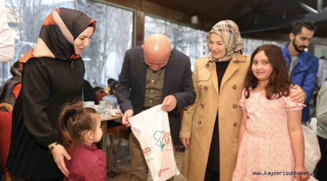 Başkan Çolakbayrakdar, iftarını yetim çocuklarla yaptı