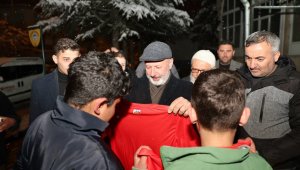 Başkan Çolakbayrakdar, Ramazan bereketini her gün bir mahallede paylaşıyor