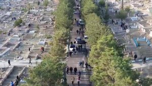 Bayramın ilk gününde mezarlıklar doldu taştı