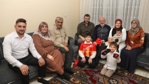 Çolakbayrakdar çifti, glütensiz iftar sofrasında oruç açtı