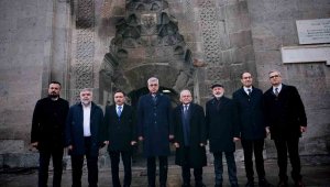 Dünyadaki ilk tıp fakültesine Bakan Memişoğlu'ndan tam puan
