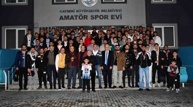 Kayseri 1. Amatör Küme şampiyonları kupasına kavuştu