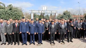 Kayseri'de şehitler mezarları başında anıldı