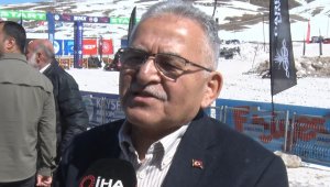 Memduh Büyükkılıç: "20 derecenin üzerindeki bir sıcaklıkta Erciyes'te yarışma yapılıyor"