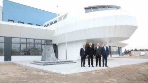 Savunma Sanayii Başkanı Melikgazi Belediyesi Havacılık Ve Uzay Bilimleri Lisesi'ni ziyaret etti