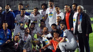 Süper Amatör Küme'nin şampiyonu kupasını aldı