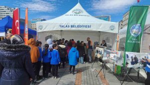 Talas Belediyesi'nden meydanda deprem standı