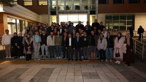 Vali ve Büyükşehir Belediye Başkanı, KAYÜ'de öğrencilerle sahur yaptı
