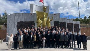 Alparslan Türkeş, Kayseri'de 30 ayrı camide dualarla anıldı