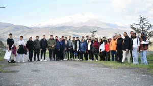 Başkan Büyükkılıç, güne gençlerle yürüyüş yaparak başladı