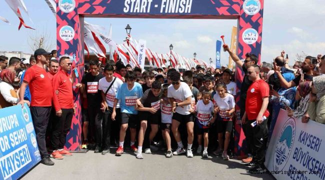 Büyükşehir Spor A.Ş.'nin çocuk koşusuna yüzlerce minik sporcu katıldı