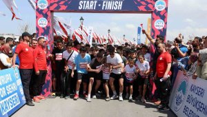 Büyükşehir Spor A.Ş.'nin çocuk koşusuna yüzlerce minik sporcu katıldı