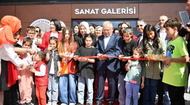 Çocukların sanatla buluştuğu sergi açıldı