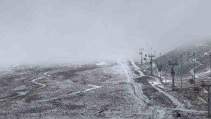 Erciyes'te kar yağışı etkili oldu