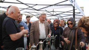 Geçmişin izlerini taşıyan antika eşyalar bu pazarda