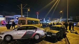 Kayseri'de 11 araçlı zincirleme kaza: 2 yaralı