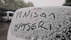 Kayseri'de kar ve şiddetli rüzgar