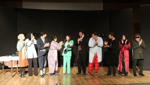 Mektep Melikgazi'nin oyuncuları performanslarıyla alkış topladı