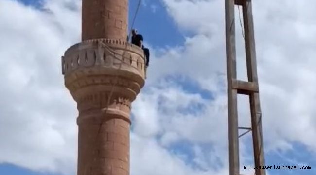 Minareye çıkarak atlamak istedi