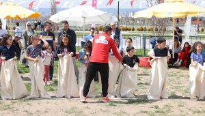 Minikler, 2'inci Çocuk Kitap Fuarı ve Şenliği'nde Spor AŞ ve KAYMEK ile çoşuyor