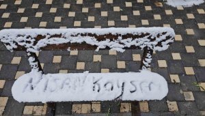 Nisan karı Kayseri'yi beyaza bürüdü