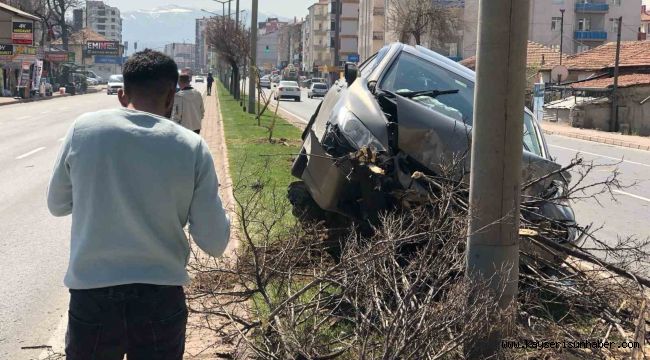 Otomobil ağaca çarptı: 1 yaralı