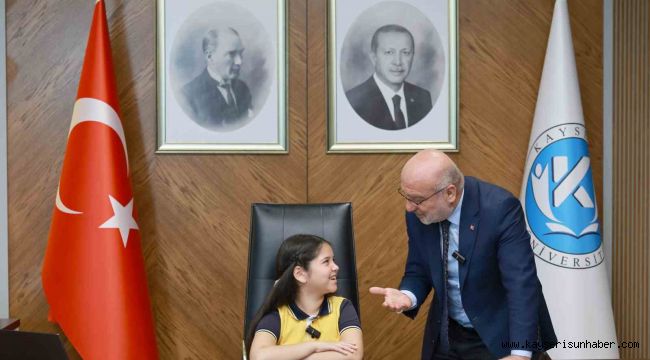 Rektör Karamustafa, koltuğunu 4. sınıf öğrencisine devretti