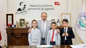 Talas'ta başkanlık koltuğuna çocuklar oturdu