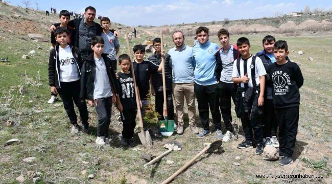Tomarza'da 2 bin fidan toprakla buluştu