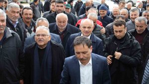 Vali Çiçek, zirai don sonrası Yahyalı'da çiftçilerle buluştu
