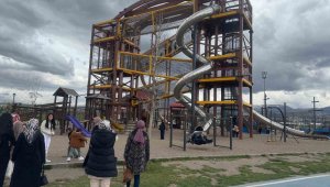 Vatandaşlar bayram sevincini Millet Bahçesi'nde yaşadı