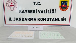 Zehir tacirleri jandarmadan kaçamadı