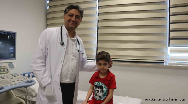 4 yaşındaki Yusuf'un delik kalbi, anjiyografik yöntemle kapatıldı