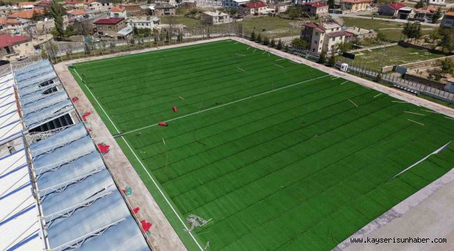 Başakpınar Spor Merkezi'nin çimleri ve yedek kulübeleri yenileniyor