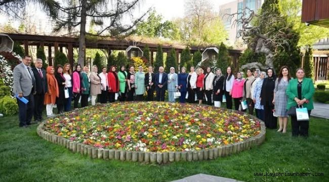 Başkan Büyükkılıç, kadın muhtarların Anneler Gününü kutladı