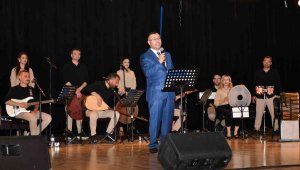Başsavcı Korkmaz türkü söyledi, büyük alkış topladı