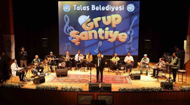 Belediye personeli 1 Mayıs'ta kulakların pasını sildi