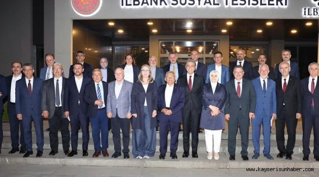 Büyükkılıç, AK Parti Yerel Yönetimler Toplantısı'na katıldı
