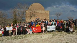 Develi Dağcılık ve Kayak Kulübü'nden 'Hıdırellez' yürüyüşü